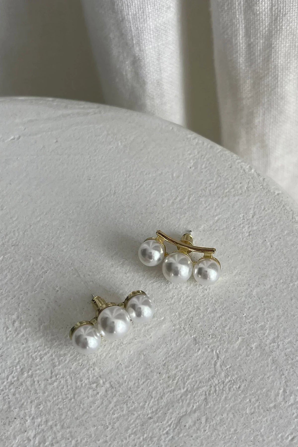 Eva Three Pearl Earrings Gold